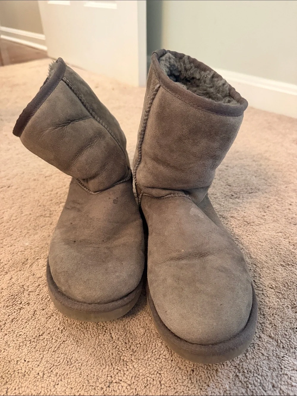 UGG Classic Short Suede Boots - Gray